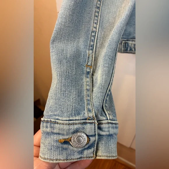 Levi's Light Wash Denim Trucker Jacket Women’s XL Cropped Button Front Classic - Picture 8 of 14